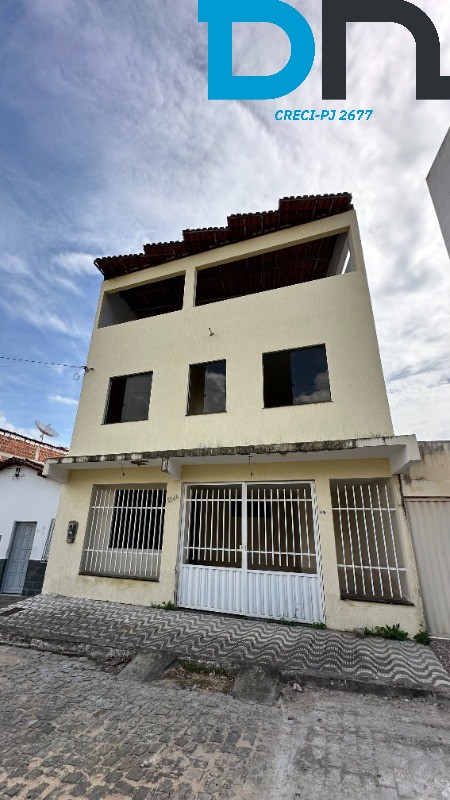 Casa à venda com 3 quartos, 240m² - Foto 2