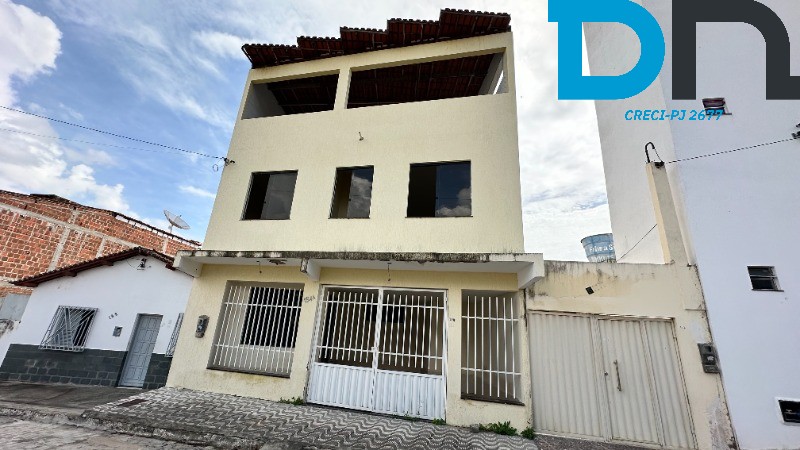 Casa à venda com 3 quartos, 240m² - Foto 1