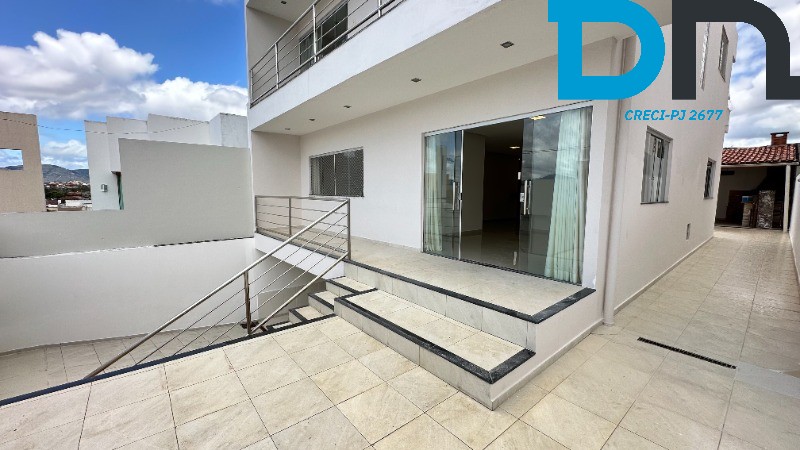 Casa para alugar com 5 quartos, 250m² - Foto 2