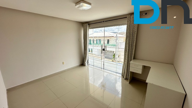 Casa para alugar com 5 quartos, 250m² - Foto 25