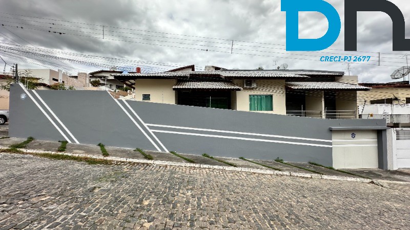 Casa à venda e aluguel com 3 quartos, 250m² - Foto 2