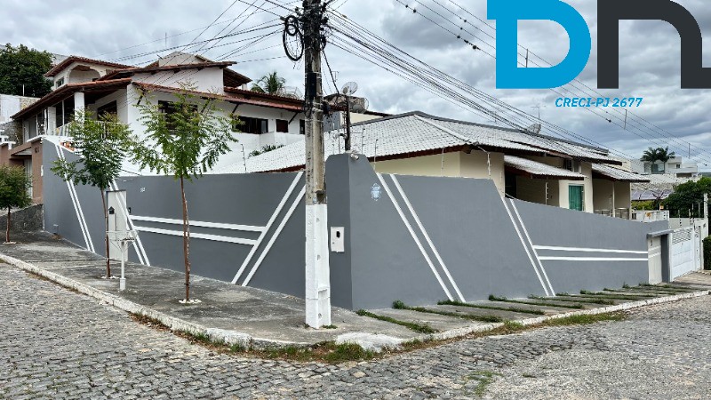 Casa à venda e aluguel com 3 quartos, 250m² - Foto 1