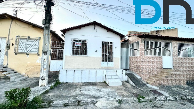 Casa à venda com 3 quartos, 212m² - Foto 2