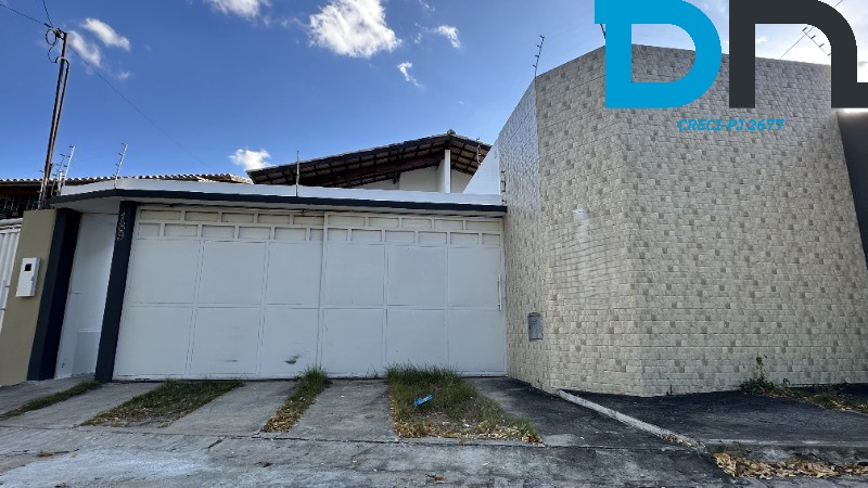 Casa à venda e aluguel com 3 quartos, 300m² - Foto 1