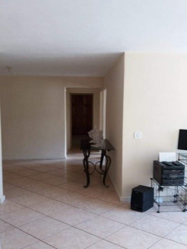 Apartamento à venda com 3 quartos, 70m² - Foto 2