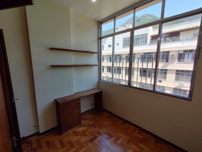 Apartamento à venda com 3 quartos, 95m² - Foto 2