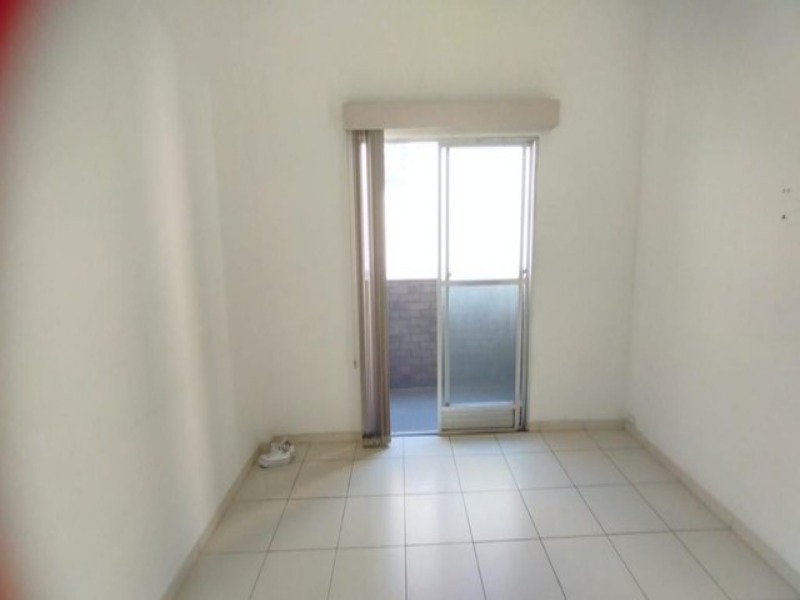 Apartamento à venda com 2 quartos, 70m² - Foto 4