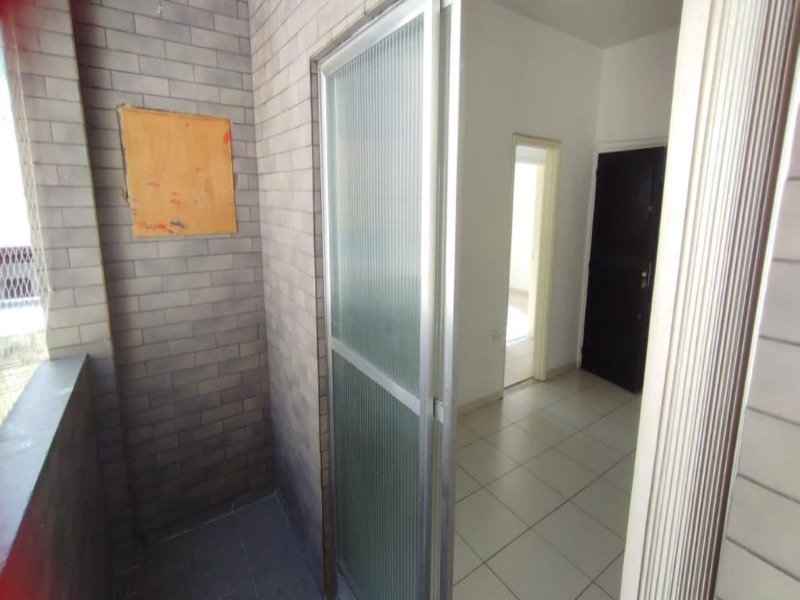 Apartamento à venda com 2 quartos, 70m² - Foto 2