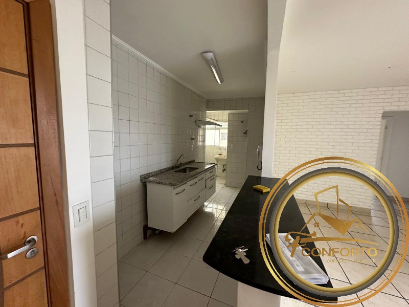 Apartamento à venda com 3 quartos, 70m² - Foto 2