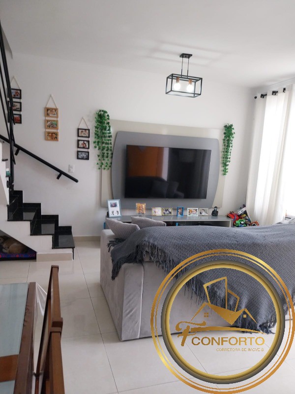 Casa à venda com 2 quartos, 77m² - Foto 1