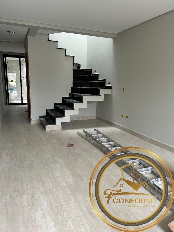 Casa à venda com 2 quartos, 100m² - Foto 1