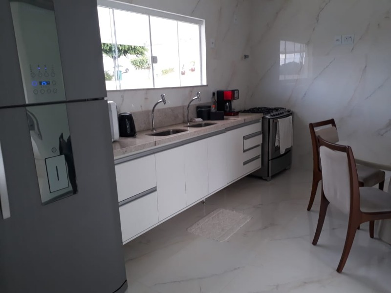 Casa para alugar com 4 quartos, 334m² - Foto 13