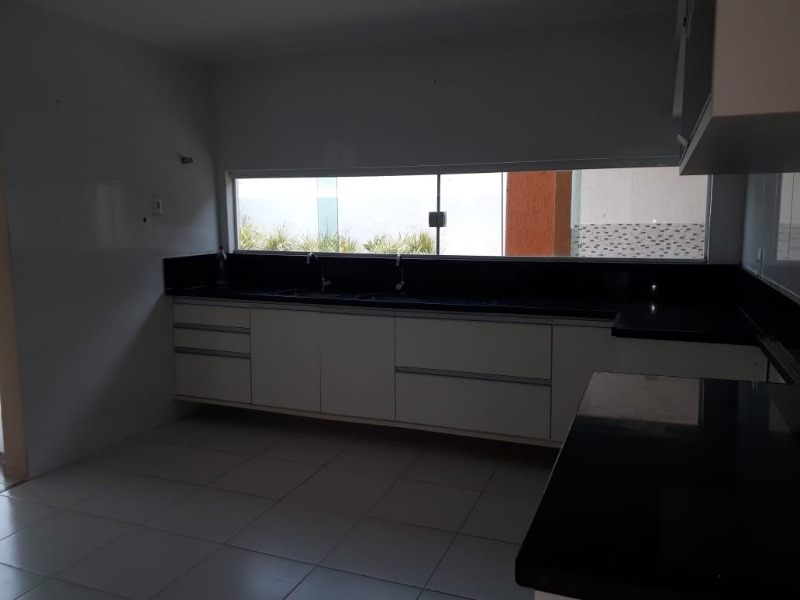 Casa para alugar com 4 quartos, 300m² - Foto 14