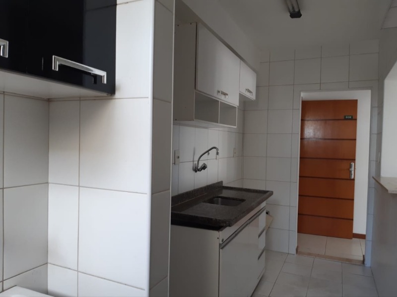 Apartamento para alugar com 3 quartos, 75m² - Foto 9