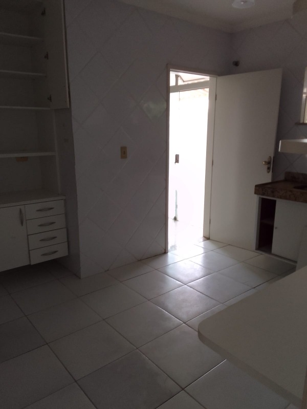 Casa à venda e aluguel com 3 quartos, 200m² - Foto 18