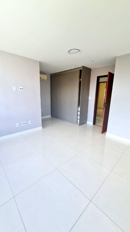 Casa à venda com 3 quartos, 214m² - Foto 15