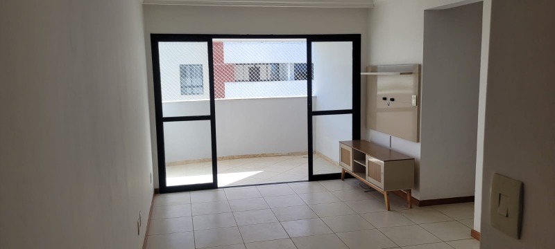 Apartamento para alugar com 3 quartos, 76m² - Foto 2