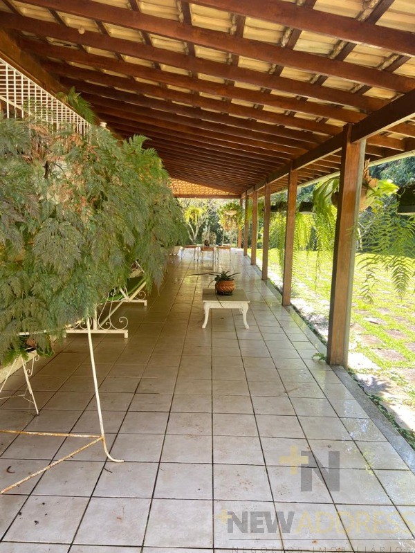 Chácara em condomínio fechado, 40.000 m², casa 350 m², lazer completo, piscina, campo, água abundante. Próxima a Marechal Floriano.