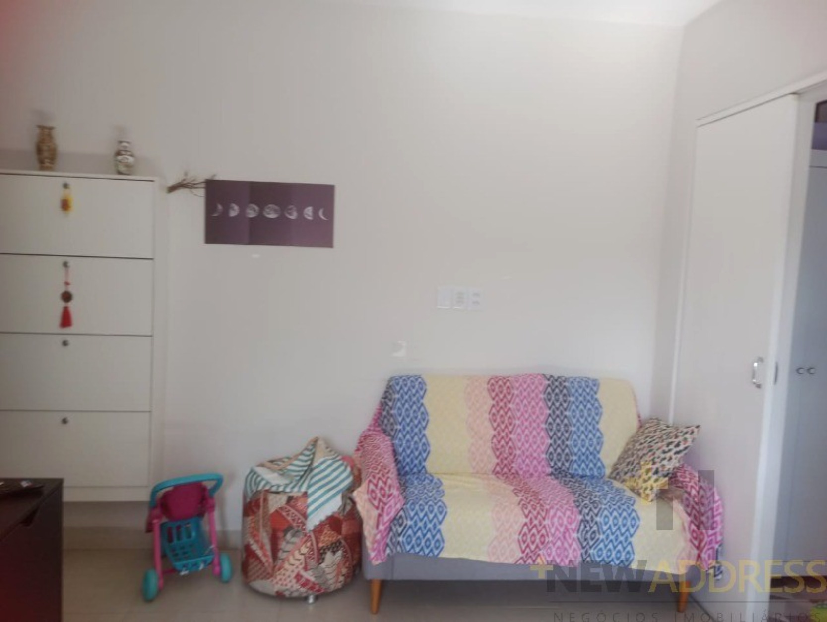 Quarto e sala com 37m² é um verdadeiro achado próximo ao Colégio São José e à Praia da Prainha no Centro de Vila Velha.
