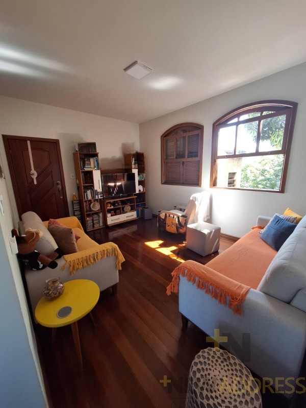 Apartamento Amplo na Praia da Costa: 3 Quartos, 3 Banheiros e Sol da Manhã