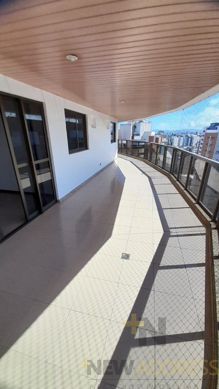Viva no Nelson Pretti, Praia da Costa! 3 quartos, 1 suíte, 119,43m², andar alto e 4 vagas de garagem.