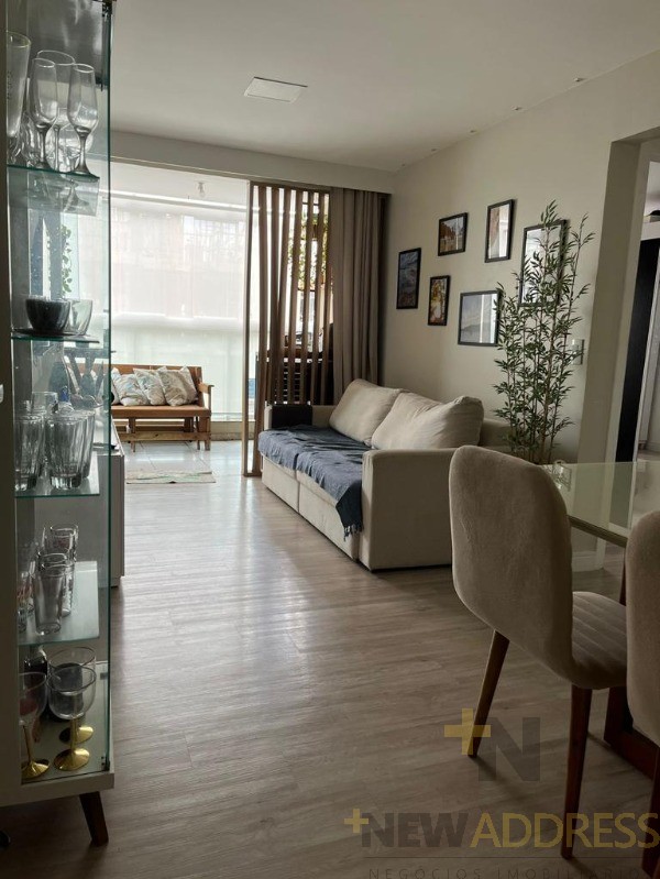 Apartamento de 65 m² em Itaparica, 2 quartos, suíte, varanda gourmet e móveis planejados. Condomínio com piscina, academia, churrasqueira. Agende sua visita!