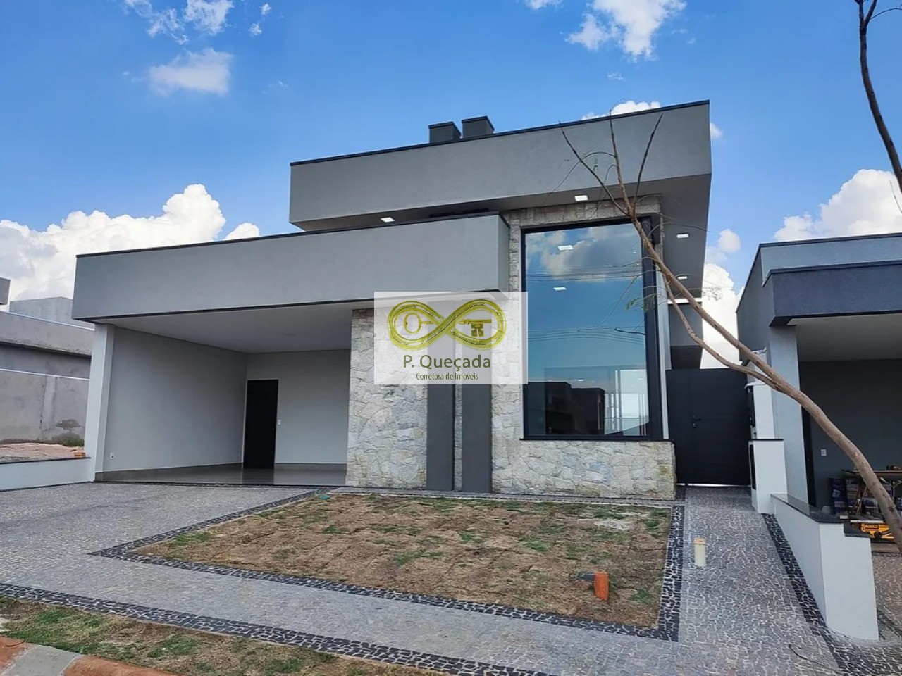 Casa à venda com 3 quartos, 213m² - Foto 1