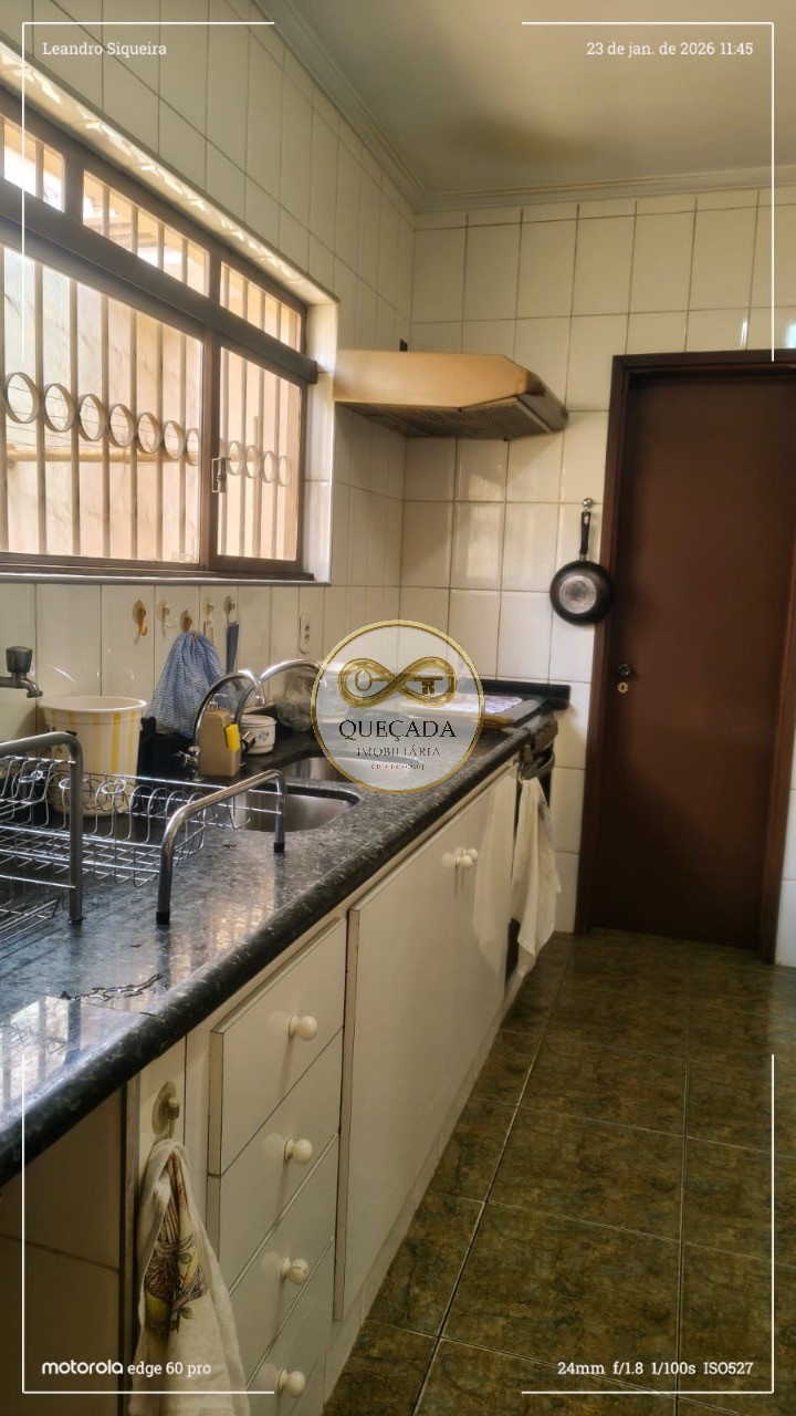 Casa, 3 quartos, 196 m² - Foto 2