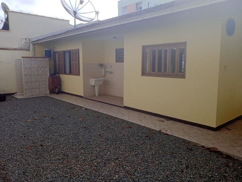 Casa à venda com 4 quartos, 100m² - Foto 25