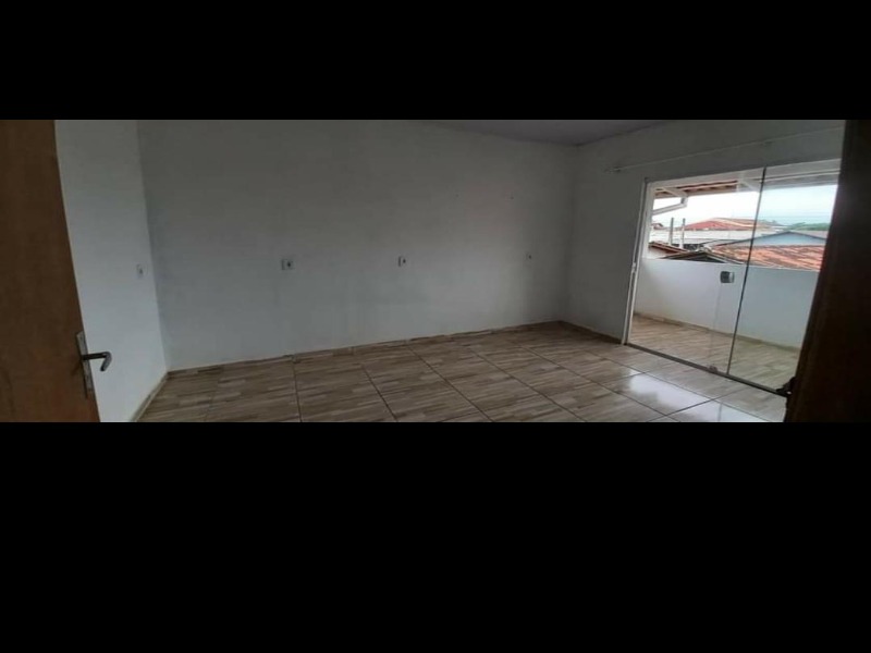 Casa à venda com 5 quartos, 206m² - Foto 2