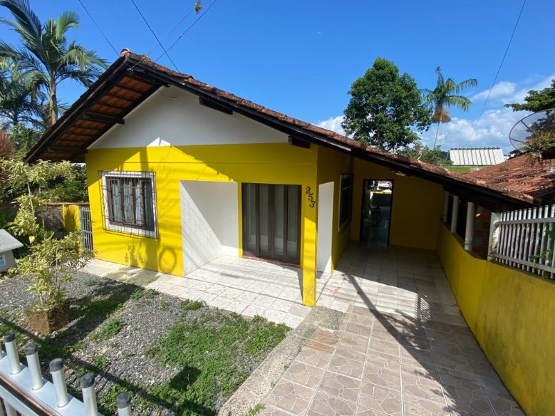 Casa à venda com 3 quartos, 120m² - Foto 1