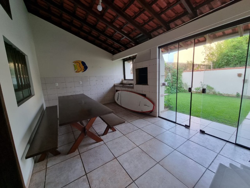 Casa à venda com 4 quartos, 240m² - Foto 15