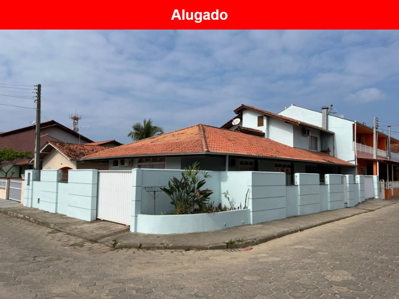 Casa à venda e aluguel com 4 quartos, 180m² - Foto 1