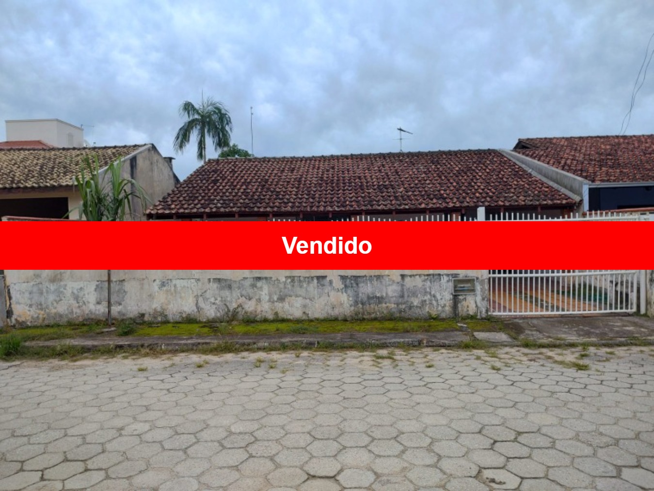 Casa à venda com 3 quartos, 174m² - Foto 1