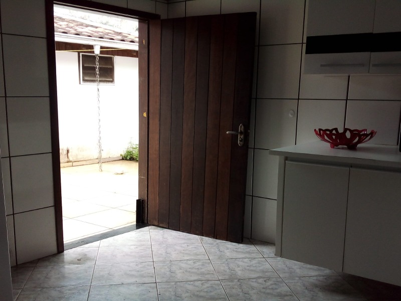 Casa à venda com 3 quartos, 100m² - Foto 17