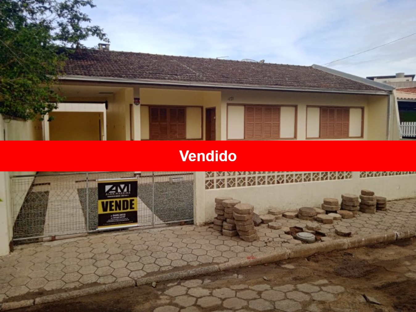 Casa à venda com 4 quartos, 100m² - Foto 1