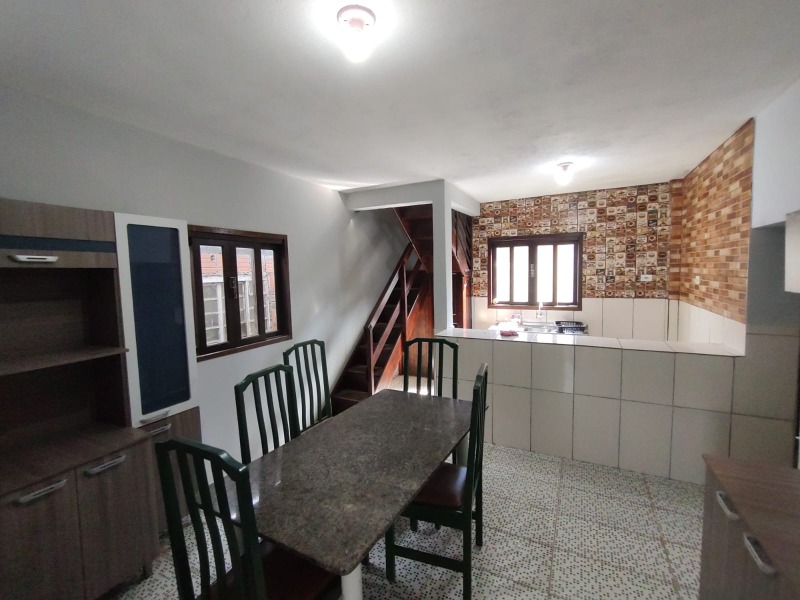 Casa para alugar com 4 quartos, 140m² - Foto 2