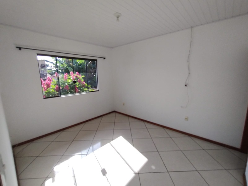 Casa para alugar com 5 quartos, 95m² - Foto 11