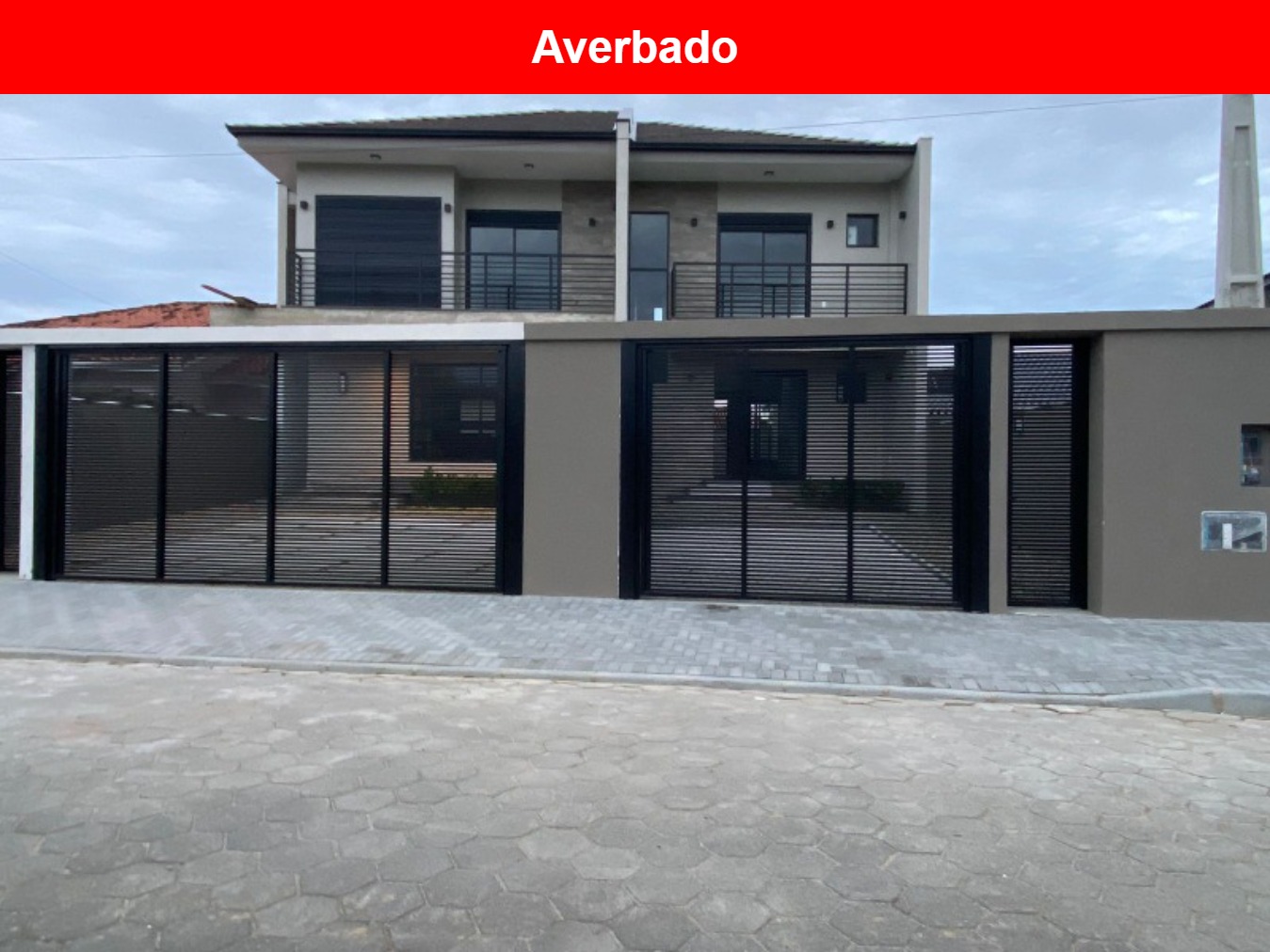 Casa à venda com 3 quartos, 118m² - Foto 1