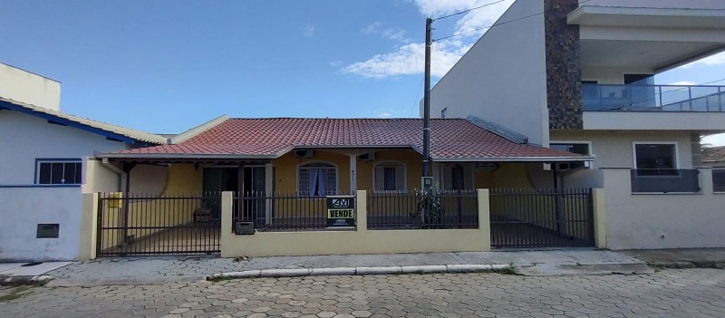 Casa à venda com 3 quartos, 150m² - Foto 1