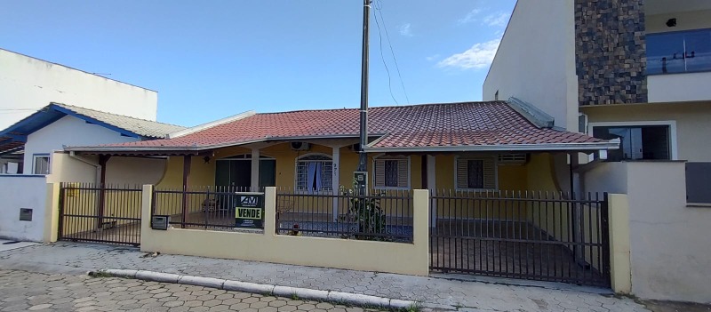 Casa à venda com 3 quartos, 150m² - Foto 2