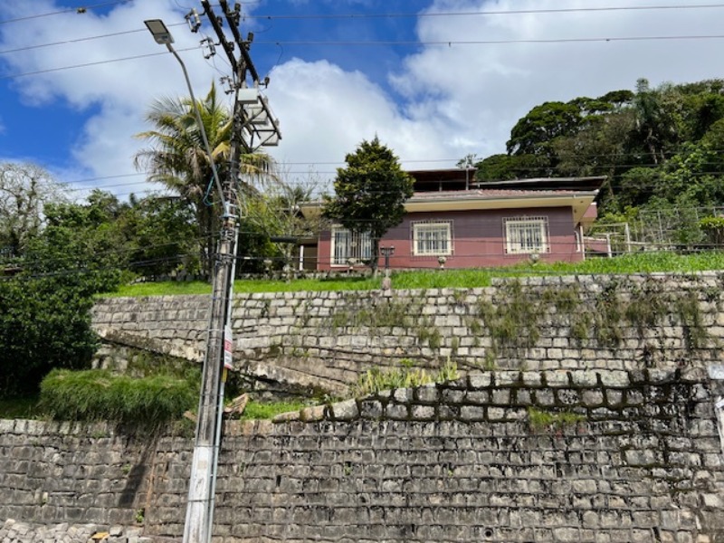 Casa à venda com 5 quartos, 500m² - Foto 1