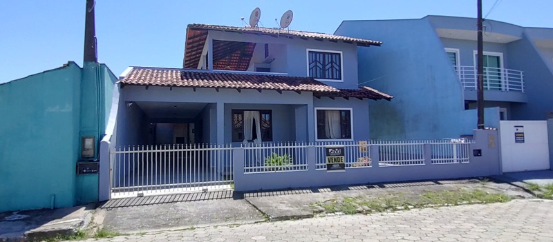 Casa à venda com 4 quartos, 220m² - Foto 2