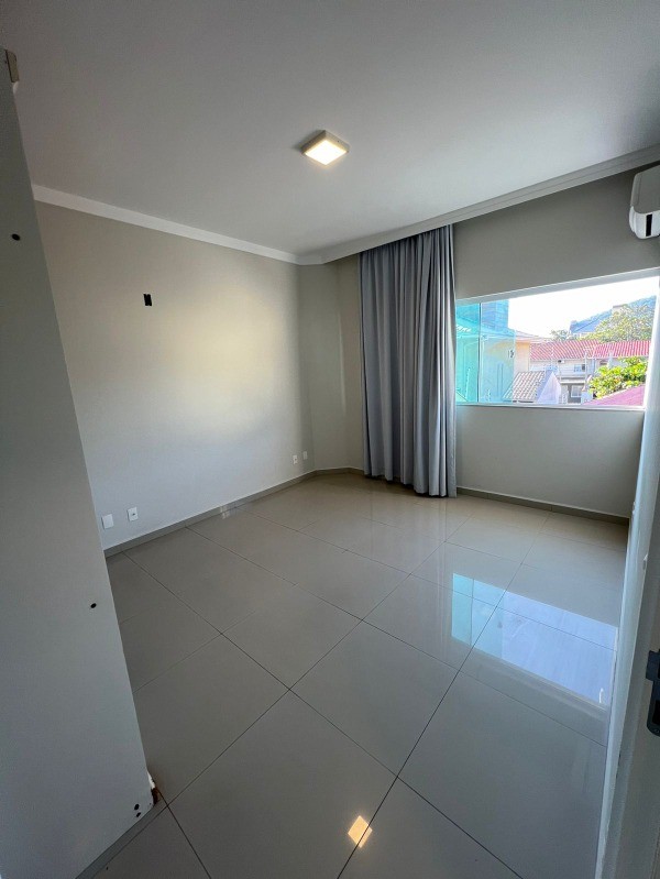 Casa à venda e aluguel com 4 quartos, 250m² - Foto 56