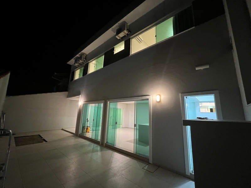 Casa à venda e aluguel com 4 quartos, 250m² - Foto 39