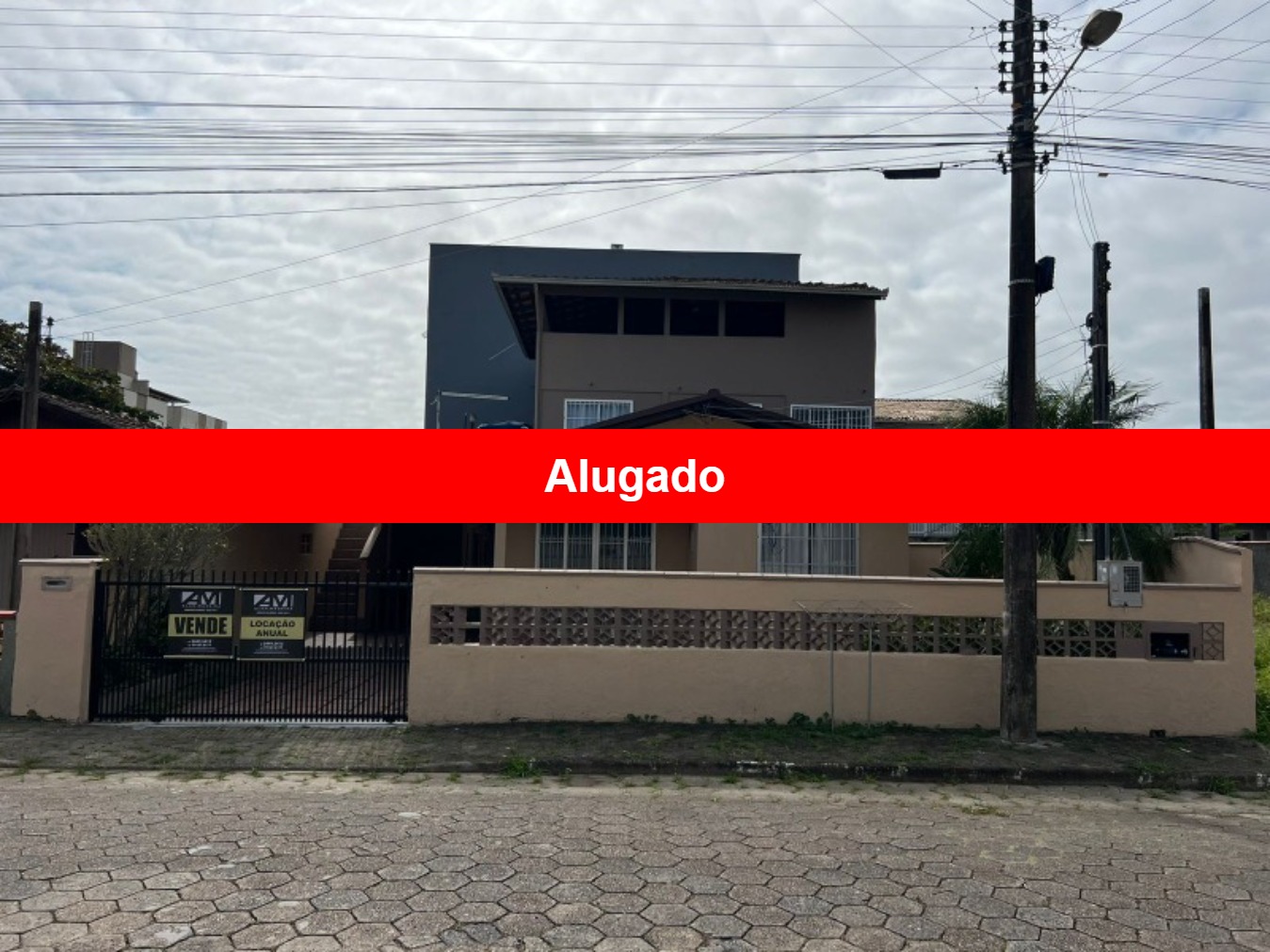 Sobrado à venda e aluguel com 5 quartos, 150m² - Foto 1