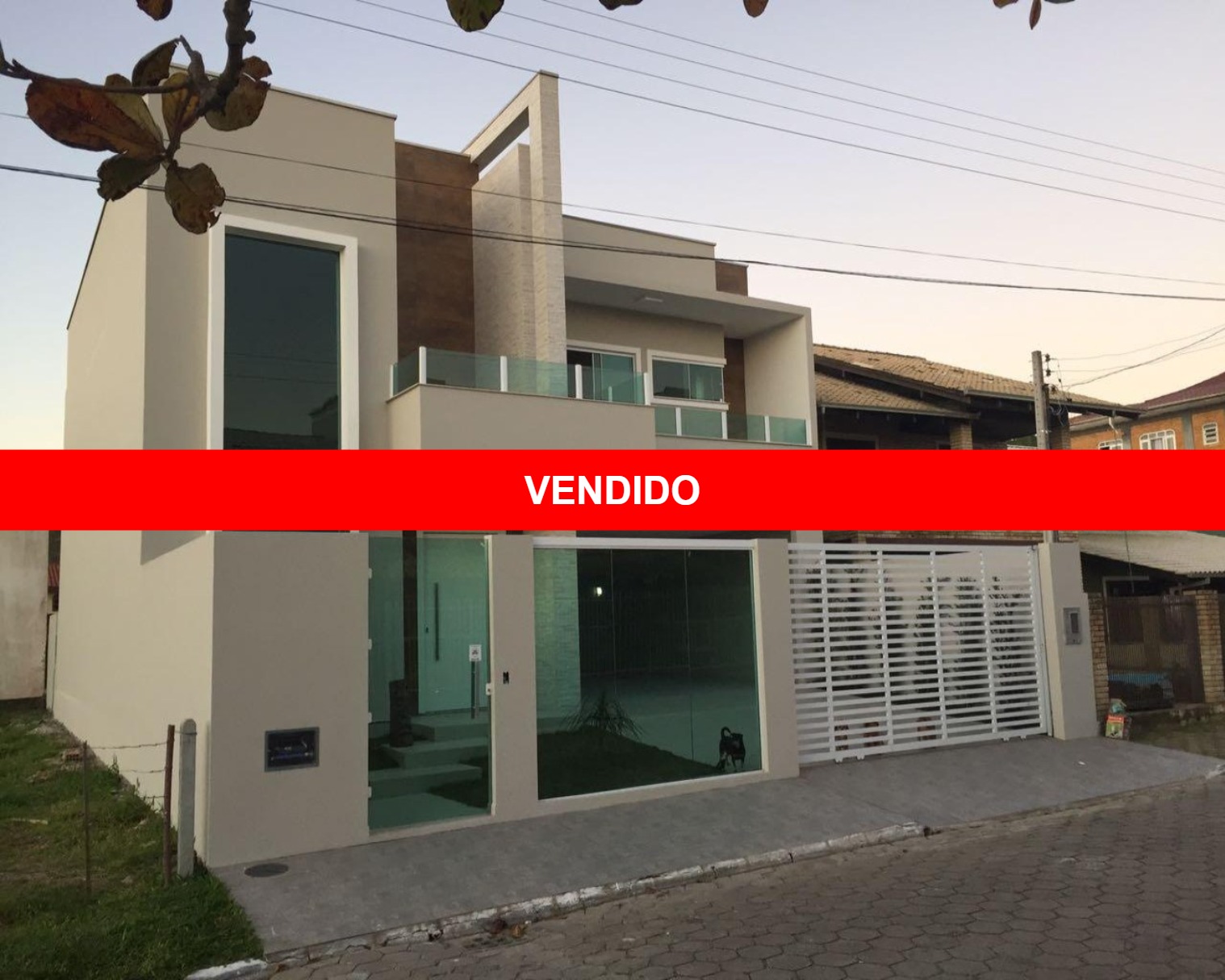 Casa à venda e aluguel com 4 quartos, 250m² - Foto 1