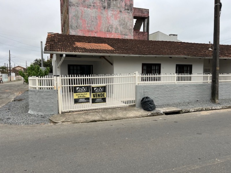 Casa à venda e aluguel com 7 quartos, 200m² - Foto 8