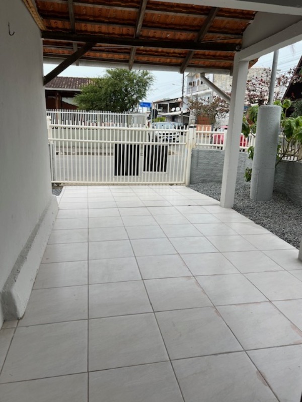 Casa à venda e aluguel com 7 quartos, 200m² - Foto 3