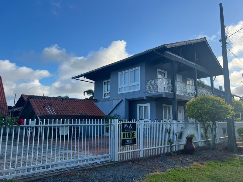 Casa à venda com 4 quartos, 150m² - Foto 1